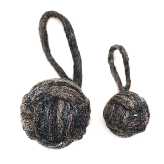Dharma Dog Karma Cat Bola De Cuerda Natural/Gris